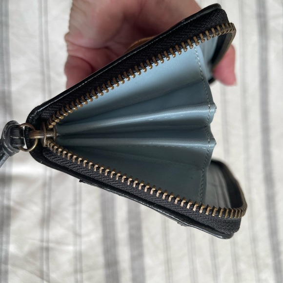 Coach classic zip around wallet with 2 buckle detail - Picture 5 of 6